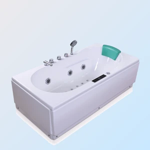 Jessica Romaina Jacuzzi